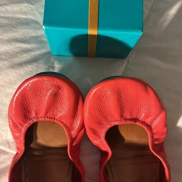 Poppy Tieks size 8 - Picture 5 of 7